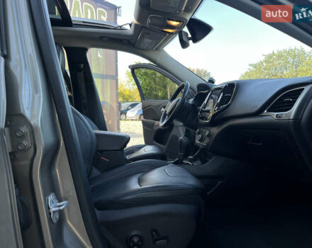 Джип Чероки 2018 в Харькове на Automoto.ua Коричневый Джип Чероки, объемом двигателя 3.24 л и пробегом 75 тыс. км за 20200 $, фото 20 на Automoto.ua