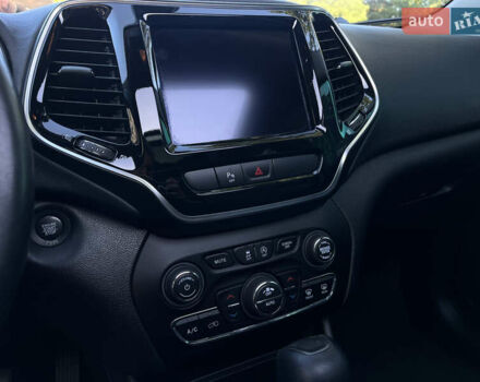 Джип Чероки 2018 в Харькове на Automoto.ua Коричневый Джип Чероки, объемом двигателя 3.24 л и пробегом 75 тыс. км за 20200 $, фото 27 на Automoto.ua