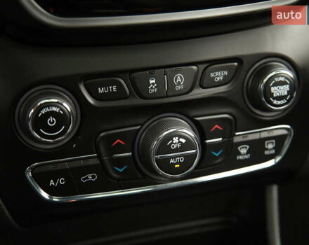 Коричневый Джип Чероки, объемом двигателя 3.24 л и пробегом 117 тыс. км за 18500 $, фото 18 на Automoto.ua