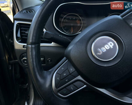 Джип Чероки 2018 в Харькове на Automoto.ua Коричневый Джип Чероки, объемом двигателя 3.24 л и пробегом 75 тыс. км за 20200 $, фото 24 на Automoto.ua