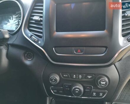 Коричневий Джип Cherokee, об'ємом двигуна 2.36 л та пробігом 166 тис. км за 14000 $, фото 15 на Automoto.ua