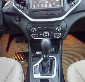 Джип Чероки 2014 в Одессе на Automoto.ua Красный Джип Чероки, объемом двигателя 2.4 л и пробегом 211 тыс. км за 13200 $, фото 11 на Automoto.ua