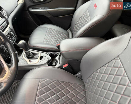 Червоний Джип Cherokee, об'ємом двигуна 3.2 л та пробігом 151 тис. км за 16555 $, фото 45 на Automoto.ua