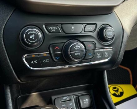 Красный Джип Чероки, объемом двигателя 2.4 л и пробегом 160 тыс. км за 12999 $, фото 19 на Automoto.ua