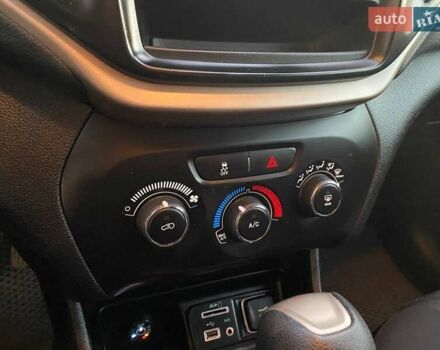 Джип Чероки 2016 в Львове на Automoto.ua Красный Джип Чероки, объемом двигателя 2.36 л и пробегом 106 тыс. км за 12600 $, фото 15 на Automoto.ua