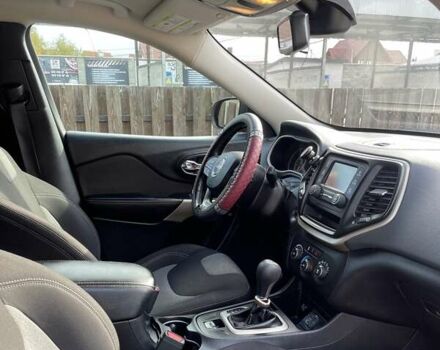 Красный Джип Чероки, объемом двигателя 2.36 л и пробегом 106 тыс. км за 12500 $, фото 4 на Automoto.ua