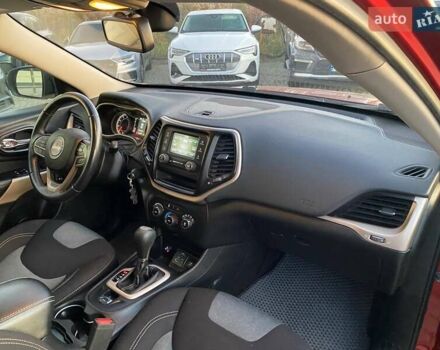 Джип Чероки 2016 в Львове на Automoto.ua Красный Джип Чероки, объемом двигателя 2.36 л и пробегом 106 тыс. км за 12600 $, фото 8 на Automoto.ua