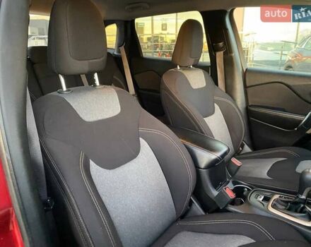 Джип Чероки 2016 в Львове на Automoto.ua Красный Джип Чероки, объемом двигателя 2.36 л и пробегом 106 тыс. км за 12600 $, фото 25 на Automoto.ua