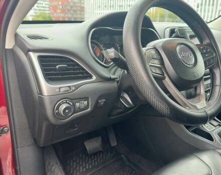 Джип Чероки 2018 в Львове на Automoto.ua Красный Джип Чероки, объемом двигателя 2.36 л и пробегом 165 тыс. км за 16000 $, фото 15 на Automoto.ua