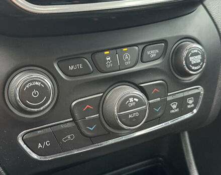 Джип Чероки 2018 в Буче на Automoto.ua Красный Джип Чероки, объемом двигателя 2 л и пробегом 87 тыс. км за 17999 $, фото 34 на Automoto.ua