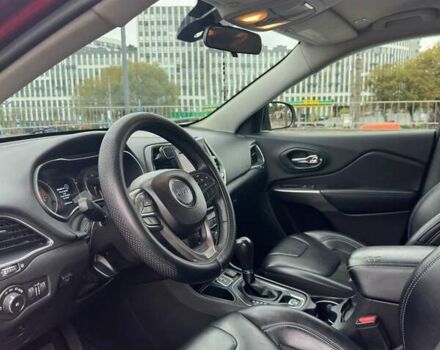 Джип Чероки 2018 в Львове на Automoto.ua Красный Джип Чероки, объемом двигателя 2.36 л и пробегом 165 тыс. км за 16000 $, фото 14 на Automoto.ua