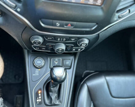 Червоний Джип Cherokee, об'ємом двигуна 3.24 л та пробігом 164 тис. км за 19000 $, фото 12 на Automoto.ua