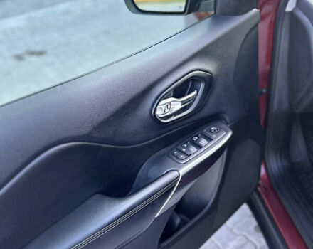 Червоний Джип Cherokee, об'ємом двигуна 3.24 л та пробігом 164 тис. км за 19000 $, фото 7 на Automoto.ua