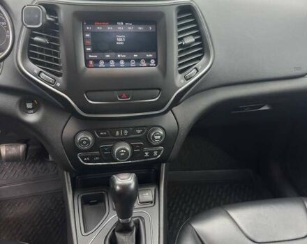 Джип Чероки 2018 в Львове на Automoto.ua Красный Джип Чероки, объемом двигателя 2.36 л и пробегом 165 тыс. км за 16000 $, фото 21 на Automoto.ua