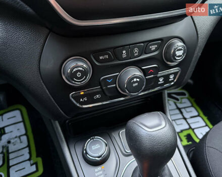 Красный Джип Чероки, объемом двигателя 3.24 л и пробегом 88 тыс. км за 15800 $, фото 31 на Automoto.ua