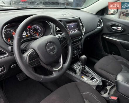 Червоний Джип Cherokee, об'ємом двигуна 2.36 л та пробігом 120 тис. км за 15700 $, фото 8 на Automoto.ua