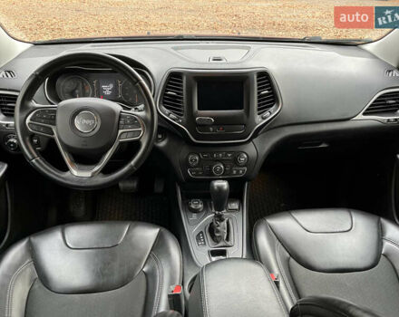 Червоний Джип Cherokee, об'ємом двигуна 2.36 л та пробігом 140 тис. км за 17500 $, фото 4 на Automoto.ua