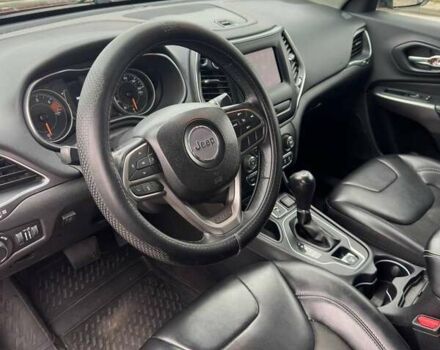 Джип Чероки 2018 в Львове на Automoto.ua Красный Джип Чероки, объемом двигателя 2.36 л и пробегом 165 тыс. км за 16000 $, фото 16 на Automoto.ua