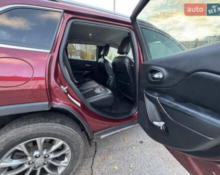Джип Cherokee 2019 у Чернігові на Automoto.ua Червоний Джип Cherokee, об'ємом двигуна 3.24 л та пробігом 184 тис. км за 16700 $, фото 13 на Automoto.ua
