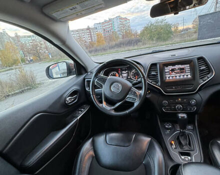 Джип Cherokee 2019 у Чернігові на Automoto.ua Червоний Джип Cherokee, об'ємом двигуна 3.24 л та пробігом 184 тис. км за 16700 $, фото 23 на Automoto.ua