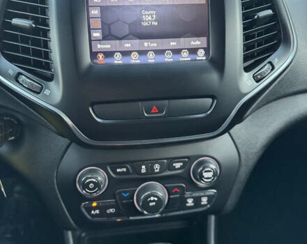 Червоний Джип Cherokee, об'ємом двигуна 2.36 л та пробігом 203 тис. км за 14500 $, фото 21 на Automoto.ua