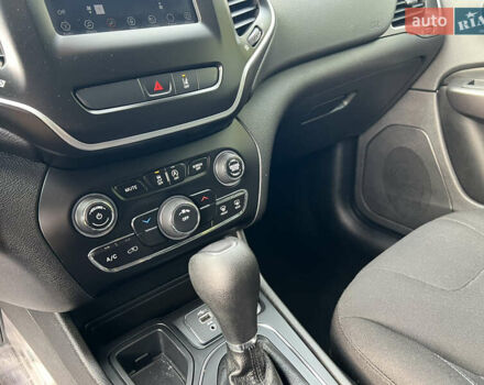 Красный Джип Чероки, объемом двигателя 2.4 л и пробегом 273 тыс. км за 12200 $, фото 18 на Automoto.ua