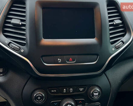 Красный Джип Чероки, объемом двигателя 2.36 л и пробегом 155 тыс. км за 17300 $, фото 13 на Automoto.ua