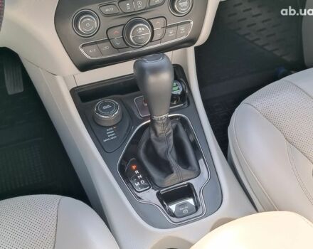 Красный Джип Чероки, объемом двигателя 3.2 л и пробегом 58 тыс. км за 19990 $, фото 19 на Automoto.ua