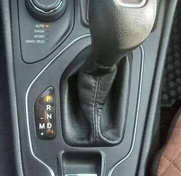 Красный Джип Чероки, объемом двигателя 3.2 л и пробегом 153 тыс. км за 16600 $, фото 16 на Automoto.ua