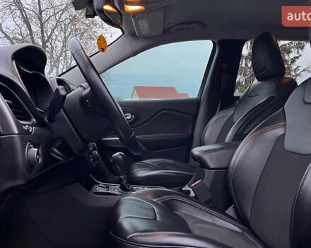 Красный Джип Чероки, объемом двигателя 2.36 л и пробегом 155 тыс. км за 17300 $, фото 8 на Automoto.ua