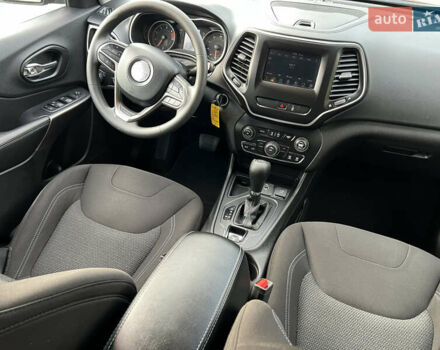 Красный Джип Чероки, объемом двигателя 2.4 л и пробегом 273 тыс. км за 12200 $, фото 19 на Automoto.ua