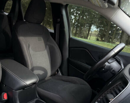 Красный Джип Чероки, объемом двигателя 2.36 л и пробегом 198 тыс. км за 14800 $, фото 24 на Automoto.ua