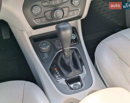 Красный Джип Чероки, объемом двигателя 3.2 л и пробегом 58 тыс. км за 19990 $, фото 19 на Automoto.ua