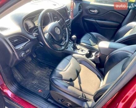 Красный Джип Чероки, объемом двигателя 3.24 л и пробегом 87 тыс. км за 19999 $, фото 3 на Automoto.ua