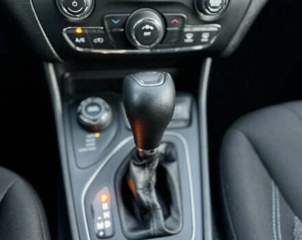 Червоний Джип Cherokee, об'ємом двигуна 2.36 л та пробігом 203 тис. км за 14500 $, фото 31 на Automoto.ua