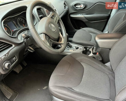 Червоний Джип Cherokee, об'ємом двигуна 2.4 л та пробігом 219 тис. км за 14800 $, фото 22 на Automoto.ua