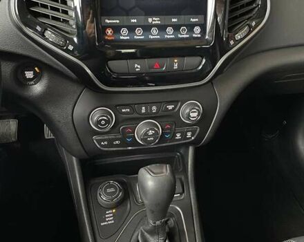 Красный Джип Чероки, объемом двигателя 3.24 л и пробегом 22 тыс. км за 20700 $, фото 6 на Automoto.ua