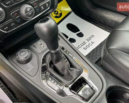 Красный Джип Чероки, объемом двигателя 2.36 л и пробегом 16 тыс. км за 19400 $, фото 13 на Automoto.ua