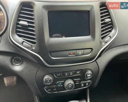 Червоний Джип Cherokee, об'ємом двигуна 2.4 л та пробігом 219 тис. км за 14800 $, фото 21 на Automoto.ua