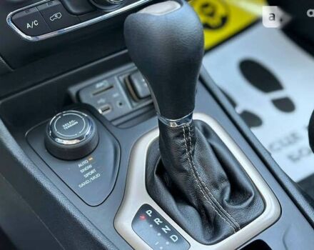 Джип Cherokee, об'ємом двигуна 3.2 л та пробігом 176 тис. км за 15500 $, фото 11 на Automoto.ua