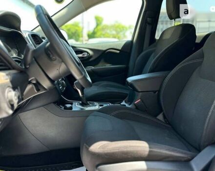 Джип Cherokee, об'ємом двигуна 3.2 л та пробігом 176 тис. км за 15500 $, фото 9 на Automoto.ua