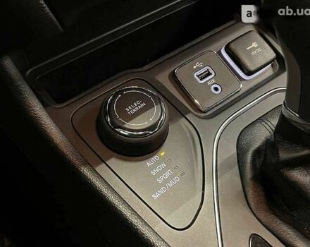 Джип Cherokee, об'ємом двигуна 3.2 л та пробігом 43 тис. км за 23300 $, фото 27 на Automoto.ua