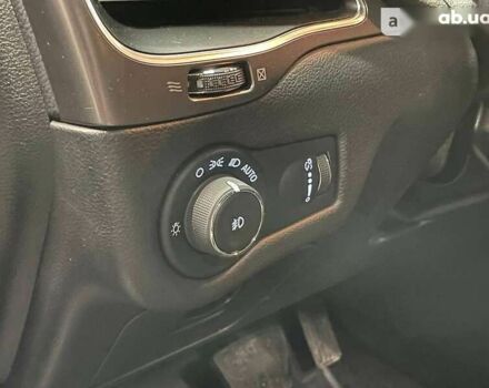 Джип Cherokee, об'ємом двигуна 3.2 л та пробігом 43 тис. км за 23300 $, фото 4 на Automoto.ua