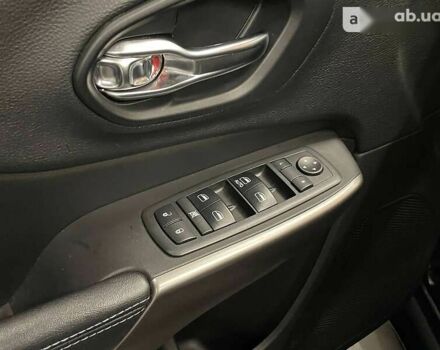 Джип Cherokee, об'ємом двигуна 3.2 л та пробігом 43 тис. км за 23300 $, фото 5 на Automoto.ua