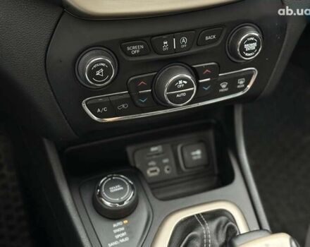 Джип Чероки 2014 в Киеве на Automoto.ua Джип Чероки, объемом двигателя 3.2 л и пробегом 157 тыс. км за 13300 $, фото 26 на Automoto.ua