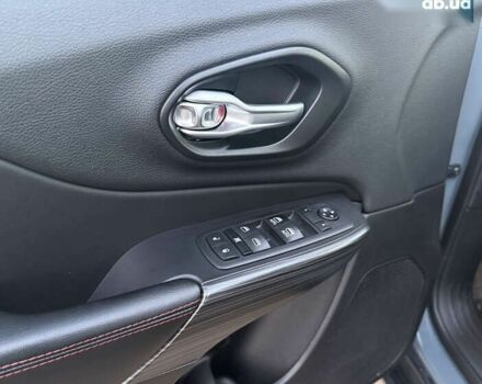 Джип Cherokee, об'ємом двигуна 0 л та пробігом 195 тис. км за 14750 $, фото 16 на Automoto.ua