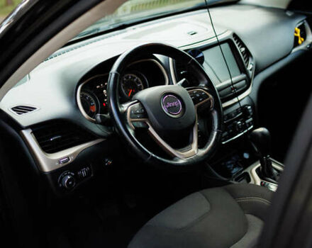 Джип Cherokee, об'ємом двигуна 2.36 л та пробігом 179 тис. км за 13700 $, фото 10 на Automoto.ua