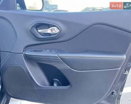 Джип Cherokee, об'ємом двигуна 2.36 л та пробігом 120 тис. км за 14000 $, фото 14 на Automoto.ua