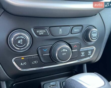 Джип Чероки, объемом двигателя 2.4 л и пробегом 180 тыс. км за 12500 $, фото 16 на Automoto.ua