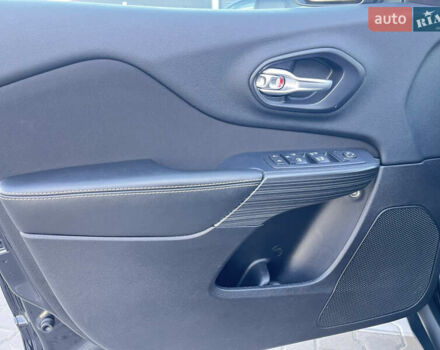 Джип Cherokee, об'ємом двигуна 2.36 л та пробігом 120 тис. км за 14000 $, фото 8 на Automoto.ua